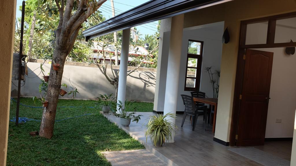 Park Lane 88 Apartments Negombo Bagian luar foto