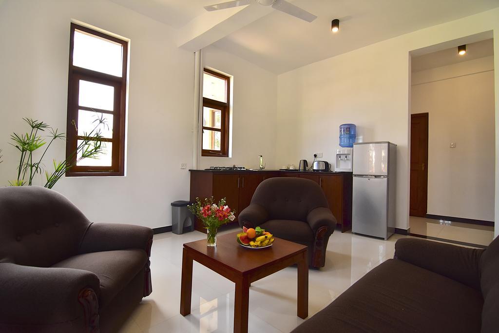 Park Lane 88 Apartments Negombo Bagian luar foto