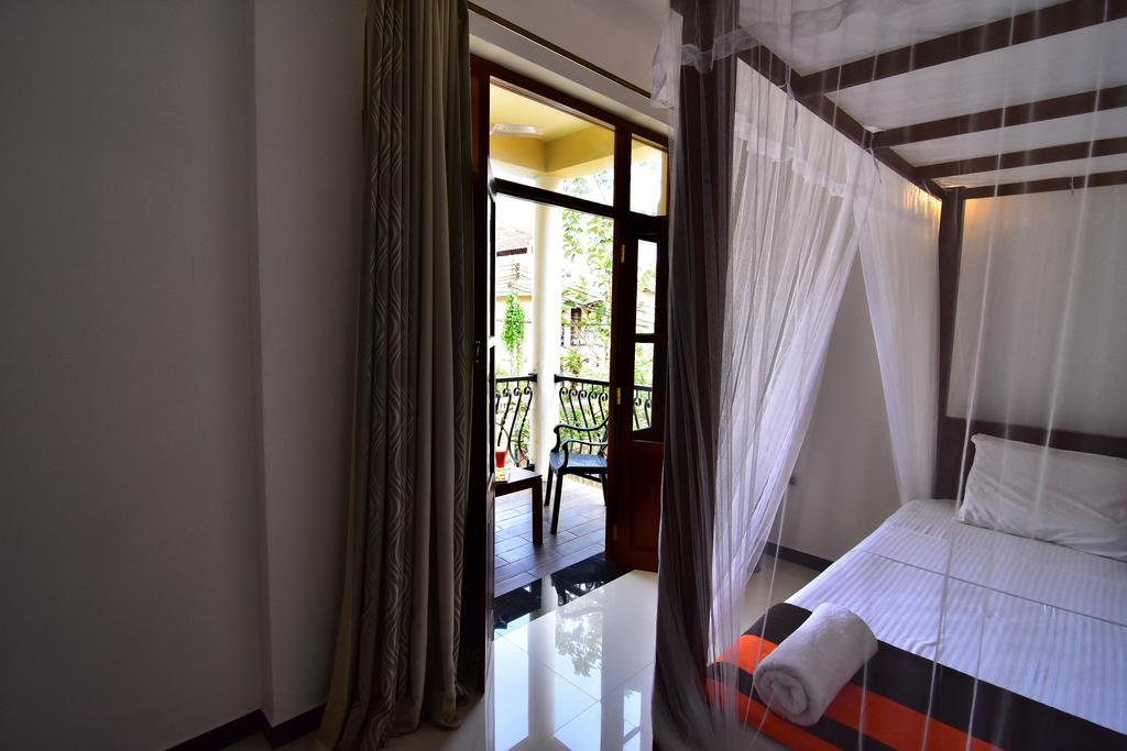 Park Lane 88 Apartments Negombo Bagian luar foto