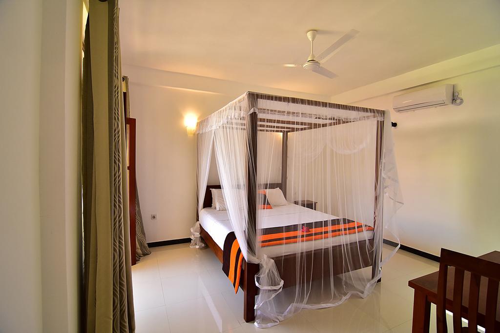 Park Lane 88 Apartments Negombo Bagian luar foto