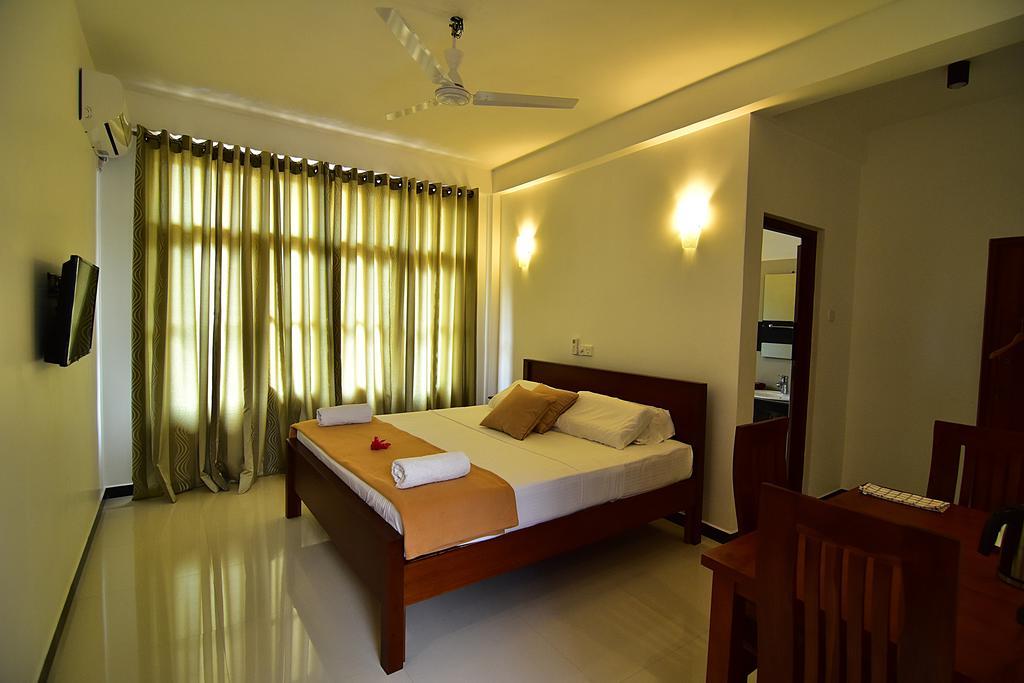 Park Lane 88 Apartments Negombo Bagian luar foto