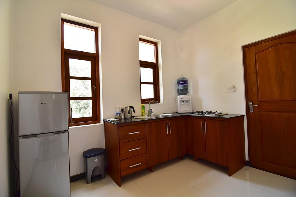 Park Lane 88 Apartments Negombo Bagian luar foto