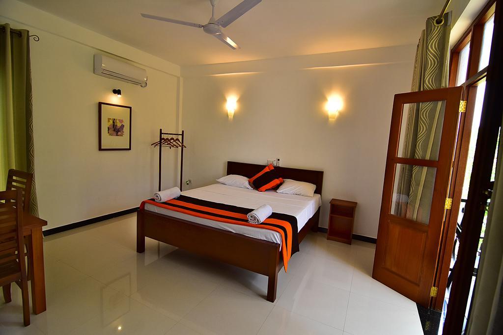 Park Lane 88 Apartments Negombo Bagian luar foto
