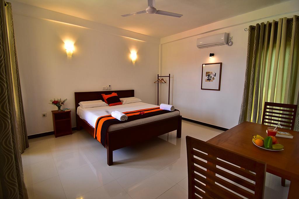 Park Lane 88 Apartments Negombo Bagian luar foto