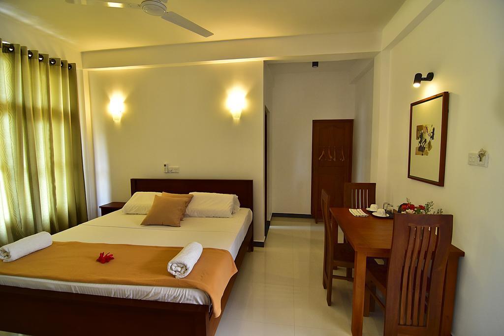 Park Lane 88 Apartments Negombo Bagian luar foto