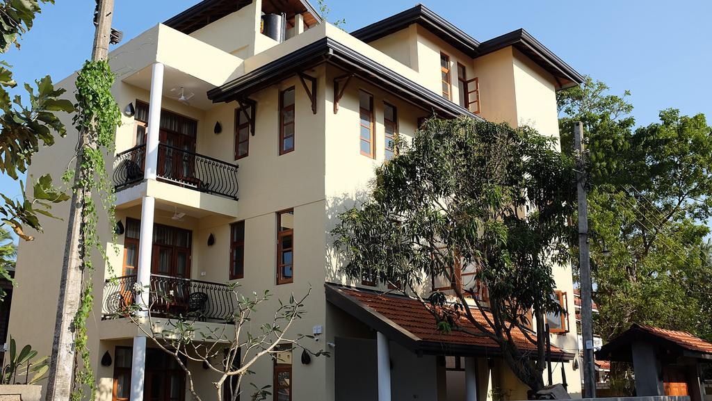 Park Lane 88 Apartments Negombo Bagian luar foto